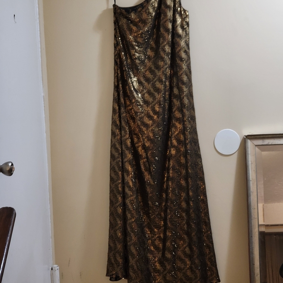 Halston Heritage black& gold dress with elegant Patterns.Ideal for special event - Picture 8 of 14